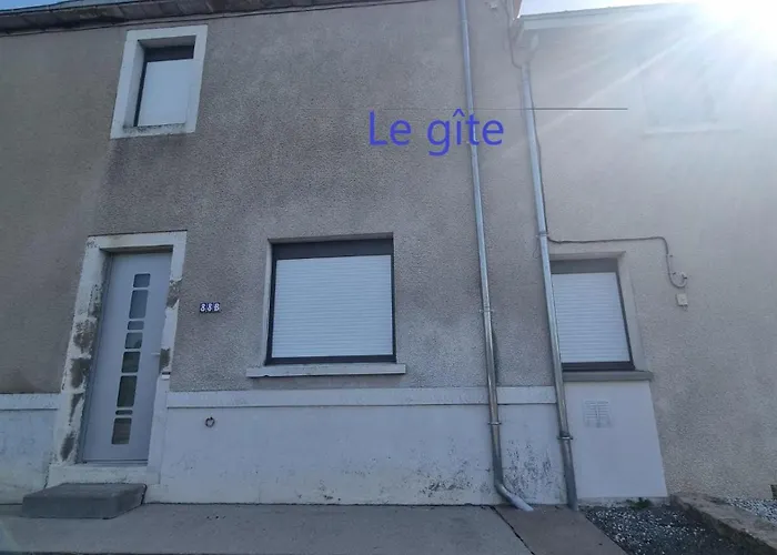 Le Petit Héros Сasa de vacaciones Courlay